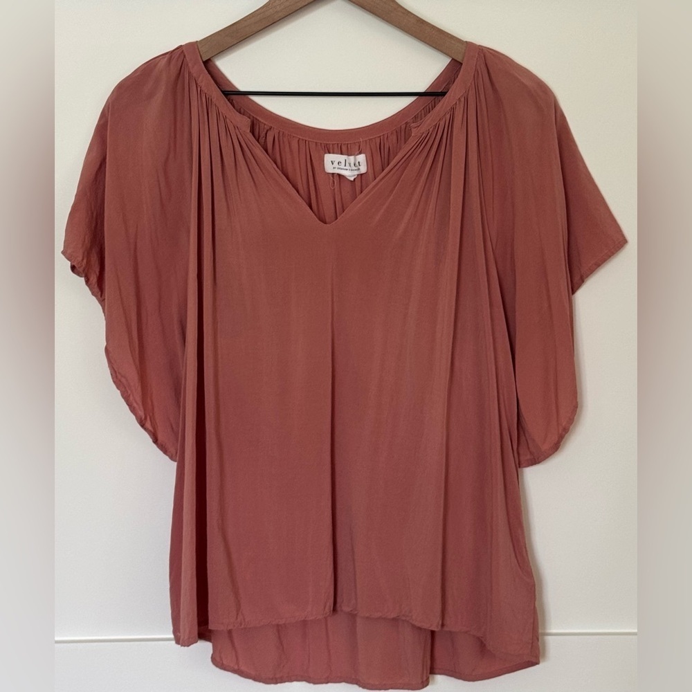 VELVET BY GRAHAM & SPENCER Women’s Flowy Blouse Flutter Sleeve Blush Peach Small